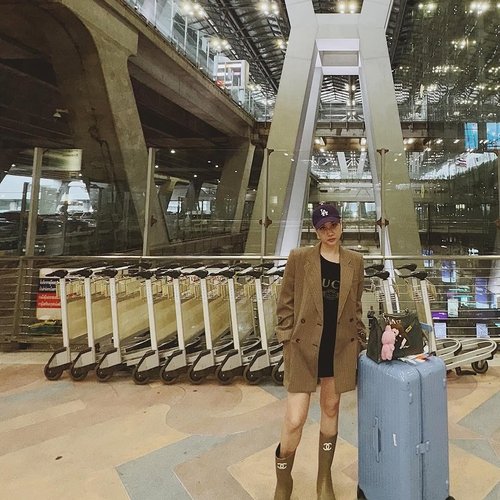 Attachment for Gaya Travelling Unik Citra Lestari di Bandara: Tetap Stylish dan Nyaman