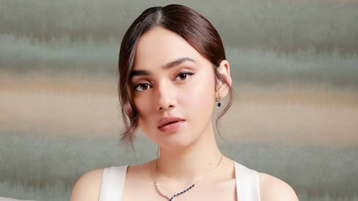 Attachment for Penampilan Mengagumkan Syifa Hadju di Acara Fashion Jepang: Kemewahan yang Memukau